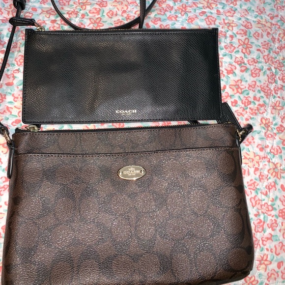 Coach crossbody with removable zipper pouch - Picture 2 of 2